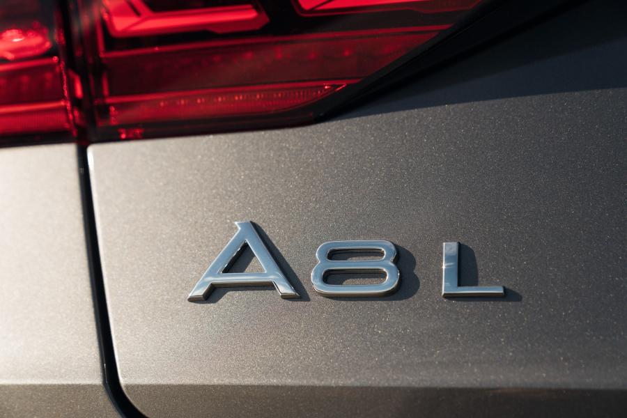 Логотип Audi A8 L 55 TFSI Quattro (D5) 2018 года  (AU) (фото 22 из 39)